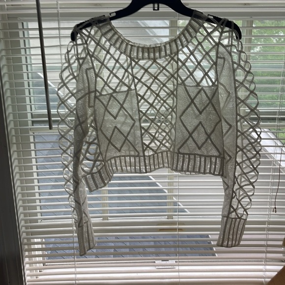 Lola X LF - White Cropped Crochet Long Sleeve Top size M/L - Picture 4 of 7